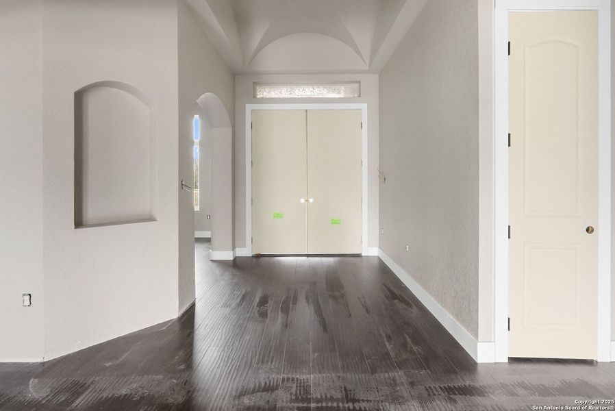 Spacious, unfurnished interior of a new home in , Adkins (Image 16).