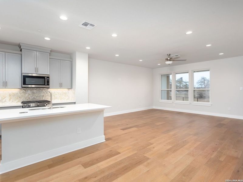 Spacious, unfurnished interior of a new home in , San Antonio (Image 25).