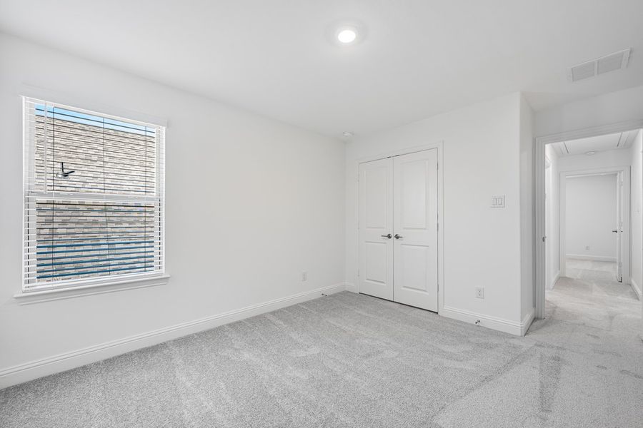 Spacious, unfurnished interior of a new home in South Oak 50s, Oak Point (Image 20).