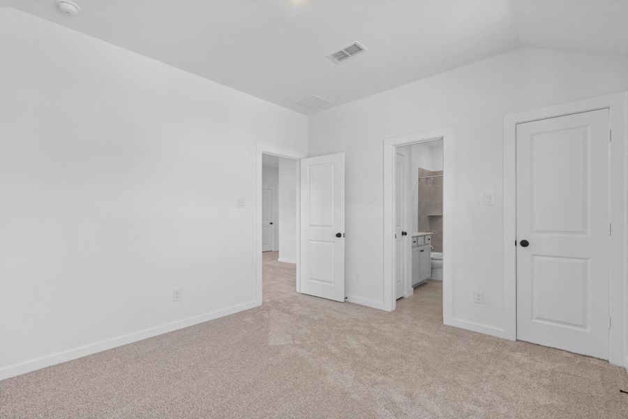 Spacious, unfurnished interior of a new home in Harvest Green - Final Opportunities, Richmond (Image 18).