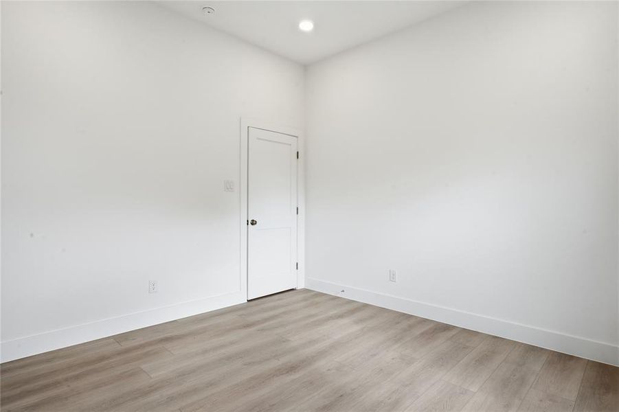 Spacious, unfurnished interior of a new home in , Dallas (Image 31).