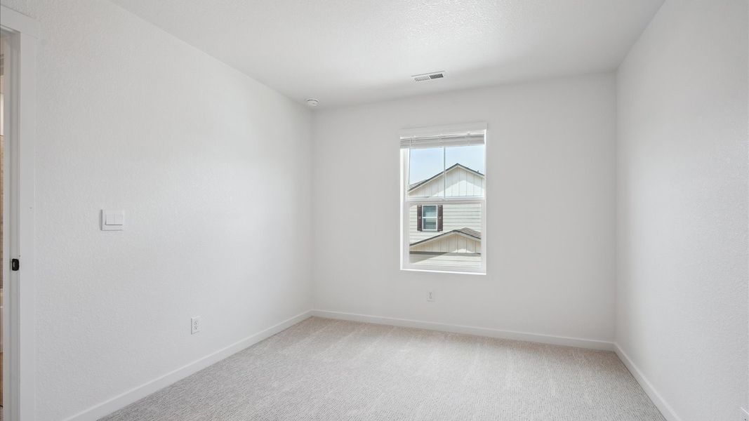 Spacious, unfurnished interior of a new home in Horizon Uptown, Aurora (Image 13).