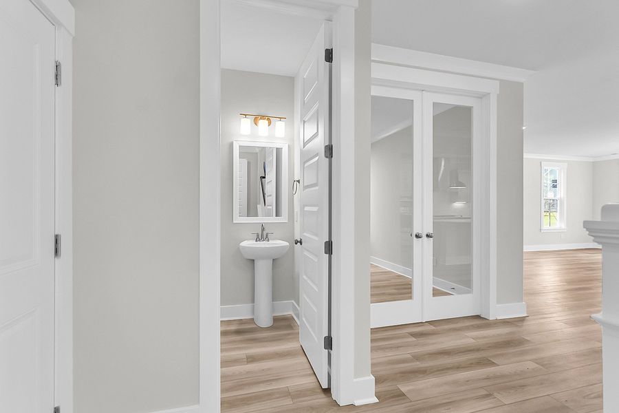 Spacious, unfurnished interior of a new home in Pineland Preserve, Summerville (Image 31).