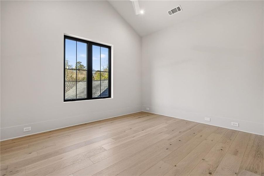 Spacious, unfurnished interior of a new home in , Atlanta (Image 37).