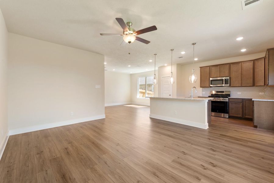 Spacious, unfurnished interior of a new home in , Brenham (Image 29).