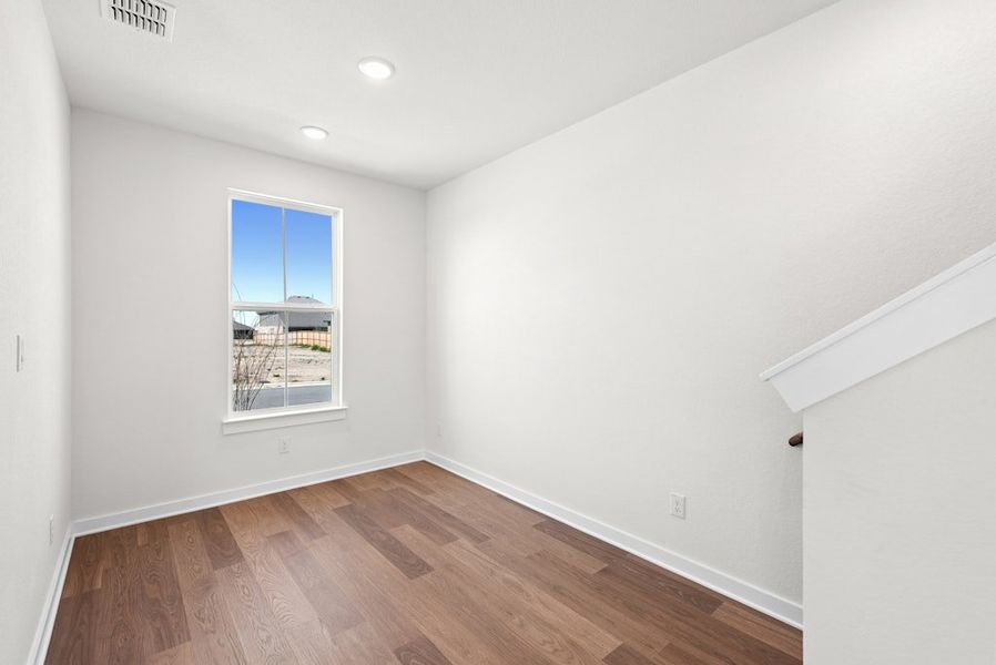 Spacious, unfurnished interior of a new home in Mayfair, New Braunfels (Image 8).