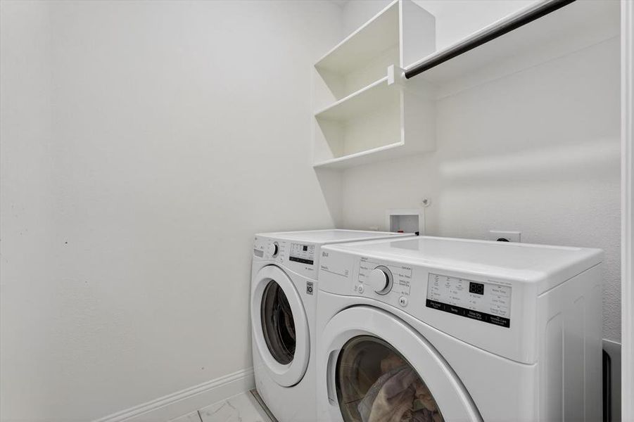 Close-up of interior finishes inside a home in Meadow Run, Melissa (Image 21).