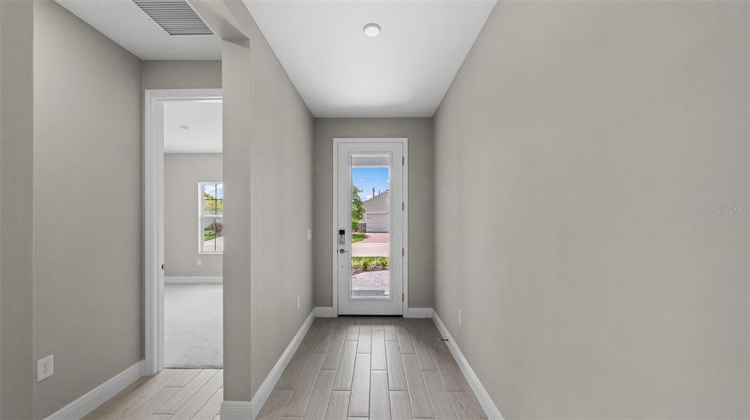 Spacious, unfurnished interior of a new home in , Fort Myers (Image 15).