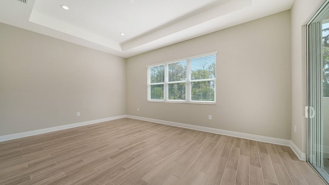 Spacious, unfurnished interior of a new home in Grand Palm, Venice (Image 32).