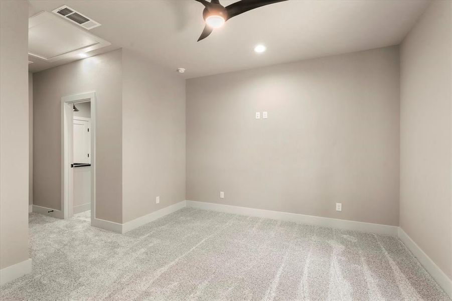 Spacious, unfurnished interior of a new home in , Tool (Image 16).