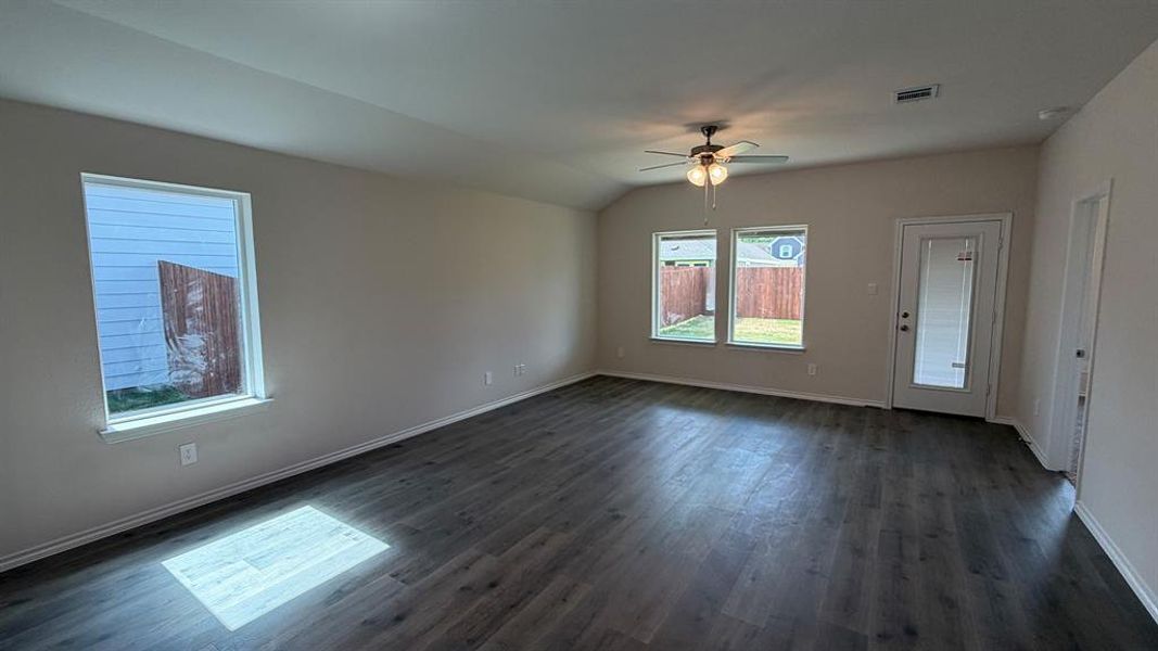 Spacious, unfurnished interior of a new home in The Reserve at Timber Creek, Lindale (Image 10).