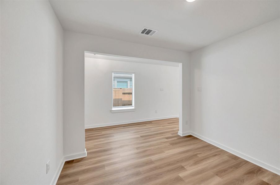 Spacious, unfurnished interior of a new home in Summerview, Fulshear (Image 26). Spacious, unfurnished interior of a new home in Summerview, Fulshear (Image 26).