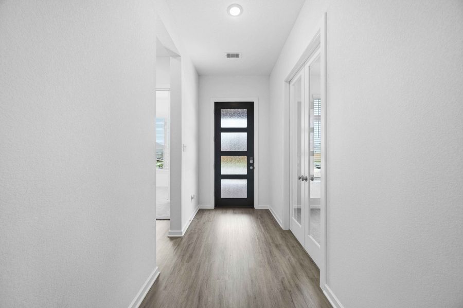 Spacious, unfurnished interior of a new home in Canterra Creek 60', Rosharon (Image 17). Spacious, unfurnished interior of a new home in Canterra Creek 60', Rosharon (Image 17).