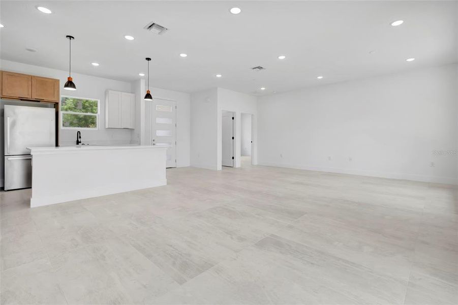 Spacious, unfurnished interior of a new home in , Ocala (Image 13).