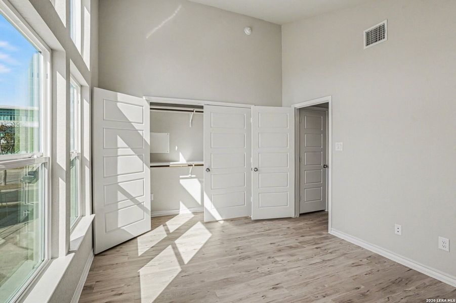 Spacious, unfurnished interior of a new home in , San Antonio (Image 28).