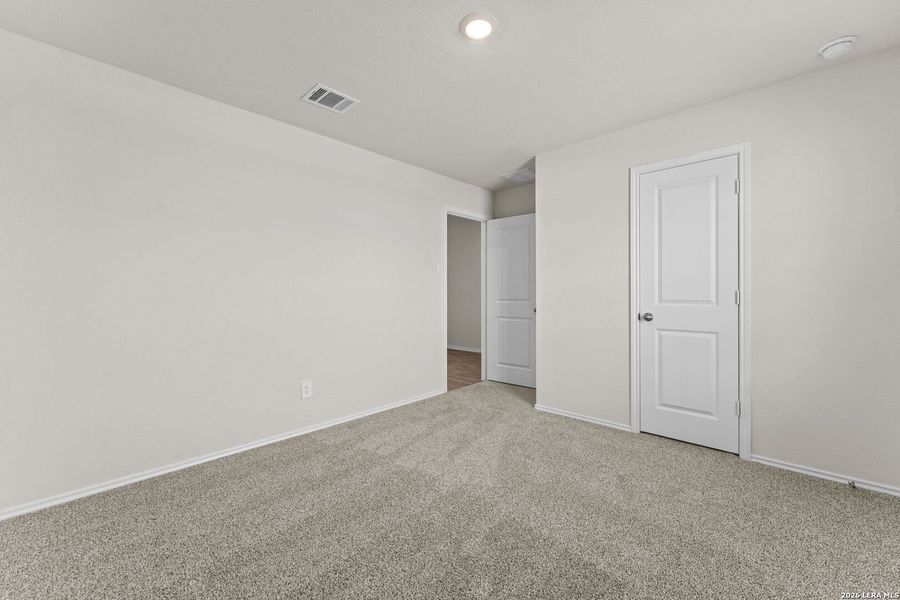 Spacious, unfurnished interior of a new home in Navarro Fields, Seguin (Image 16).