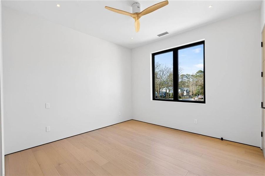 Spacious, unfurnished interior of a new home in , Alpharetta (Image 27).