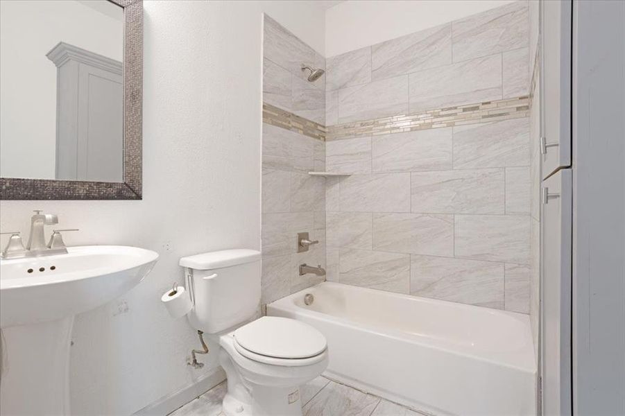 Furnished interior view inside a new home in , Van Alstyne (Image 7).