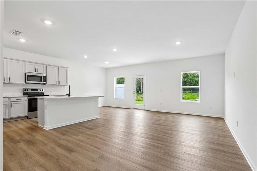 Spacious, unfurnished interior of a new home in Langston Reserve, Cartersville (Image 12).