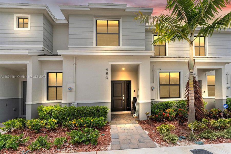 Exterior details and patio area of a home in , Florida City (Image 18).