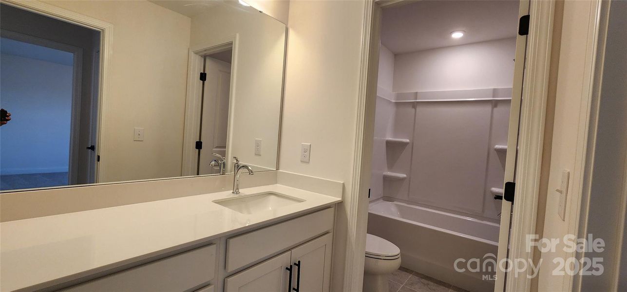 Secondary bathroom upstairs Secondary bathroom upstairs