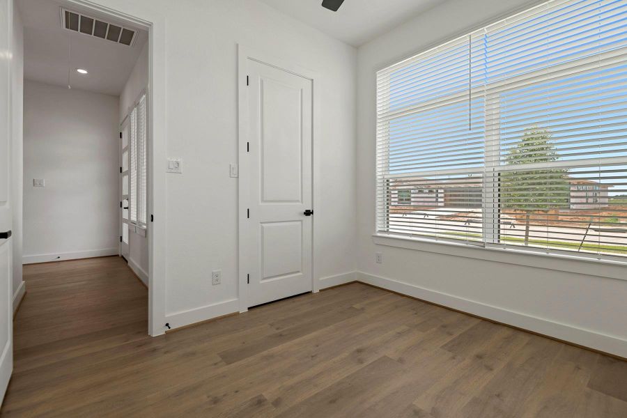 Spacious, unfurnished interior of a new home in , Rosenberg (Image 17).