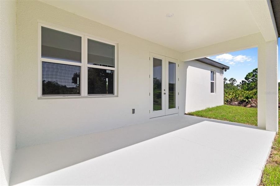 Exterior details and patio area of a home in , Port Charlotte (Image 3).