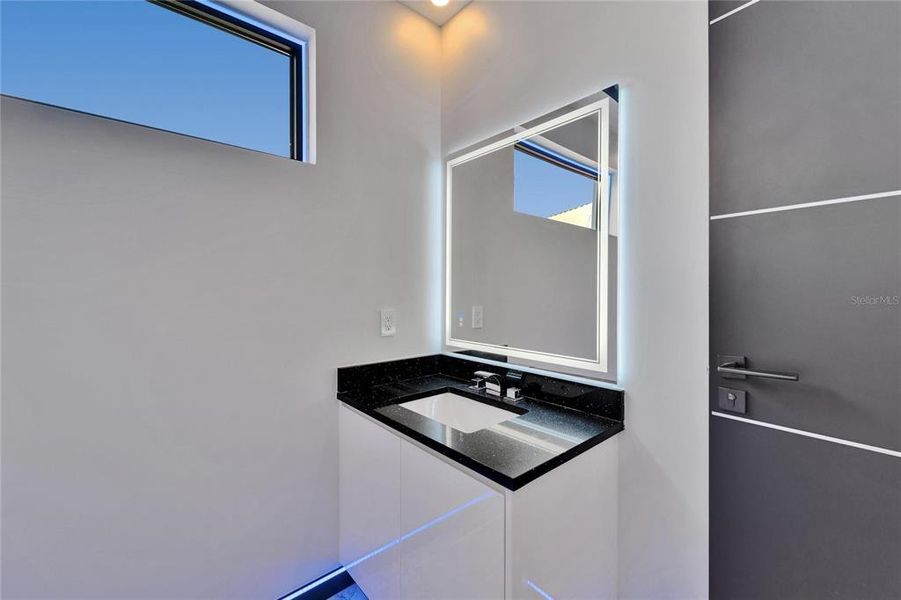 Spacious, unfurnished interior of a new home in , Apollo Beach (Image 83).