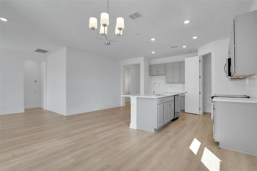 Spacious, unfurnished interior of a new home in Reserve at Hammock Oaks, Lady Lake (Image 34).