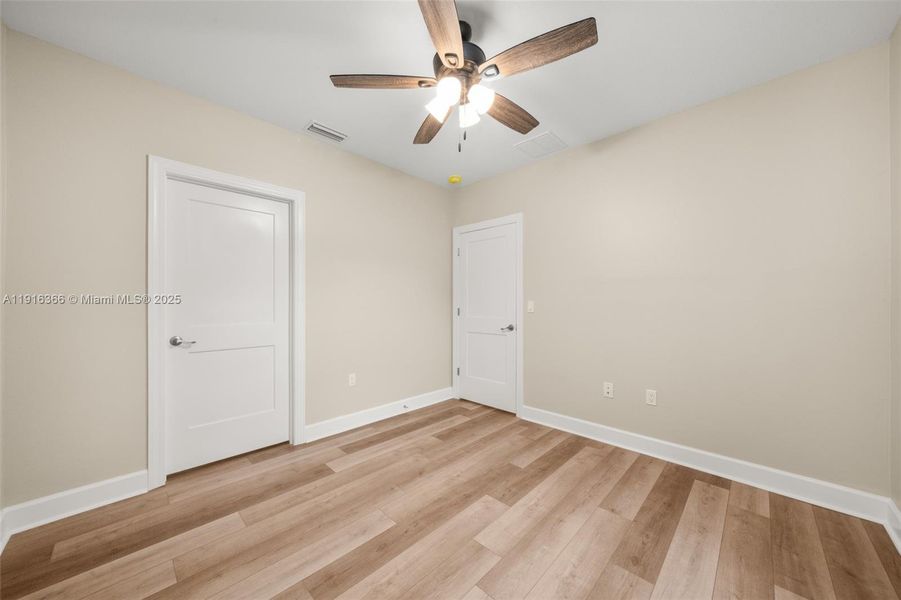 Spacious, unfurnished interior of a new home in , Sebring (Image 28).