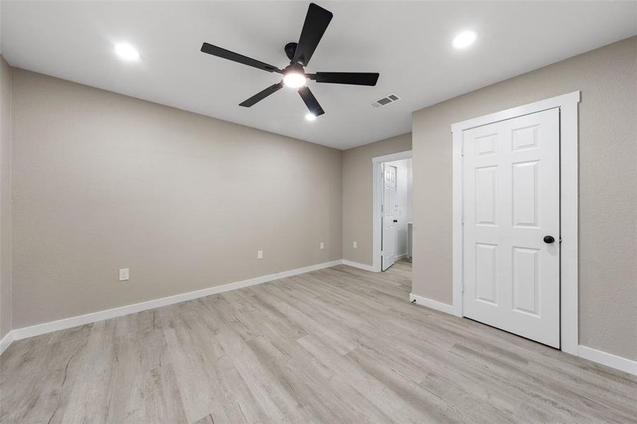 Spacious, unfurnished interior of a new home in , Waco (Image 15).