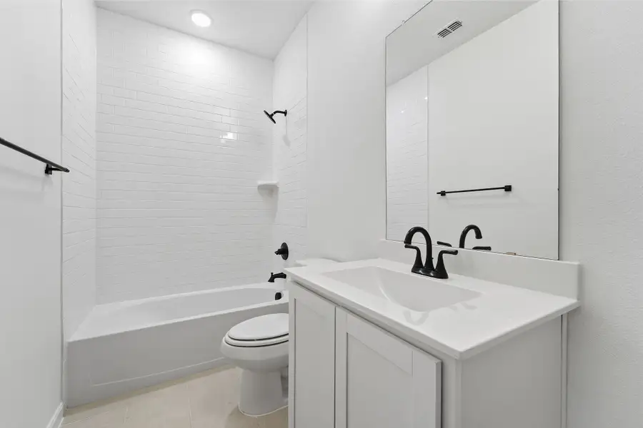 Furnished interior view inside a new home in Pebblebrook, Sherman (Image 11).