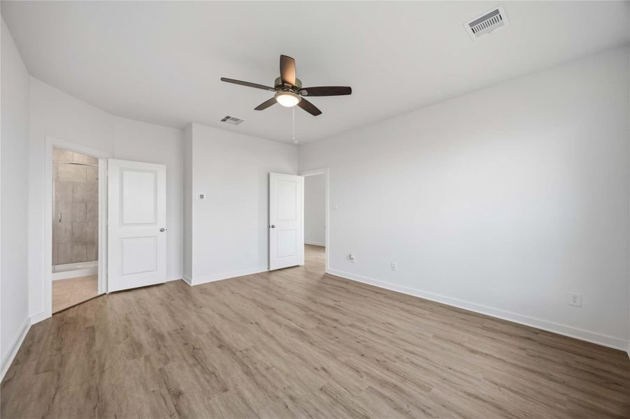 Spacious, unfurnished interior of a new home in La Segarra 40', Brookshire (Image 29). Spacious, unfurnished interior of a new home in La Segarra 40', Brookshire (Image 29).