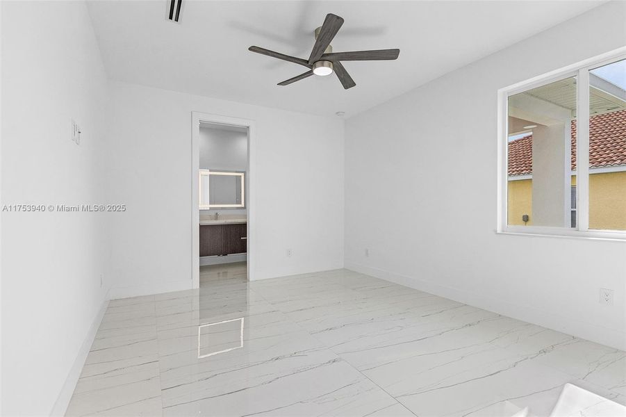 Spacious, unfurnished interior of a new home in , Cape Coral (Image 15).