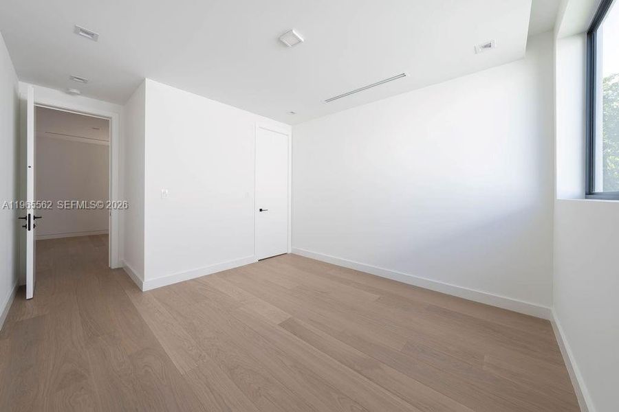 Spacious, unfurnished interior of a new home in , Miami (Image 32).