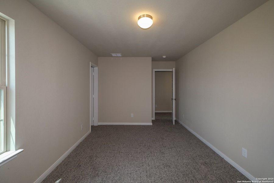 Spacious, unfurnished interior of a new home in Park Place, New Braunfels (Image 32).