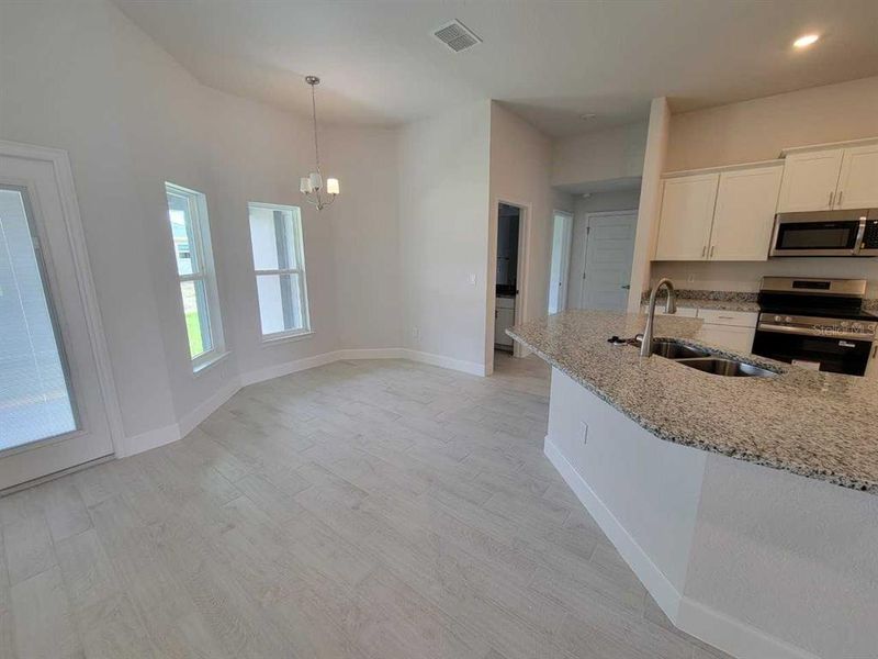 Spacious, unfurnished interior of a new home in , Ocala (Image 13).
