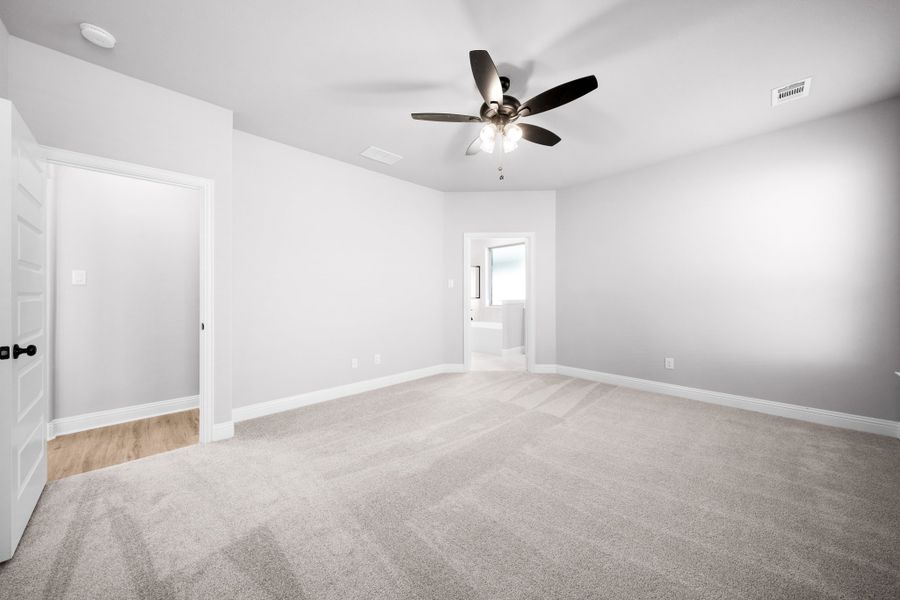 Spacious, unfurnished interior of a new home in Summerwood, Red Oak (Image 26).