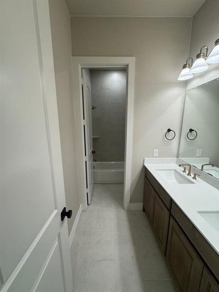 Furnished interior view inside a new home in Creekview Addition, Van Alstyne (Image 6).