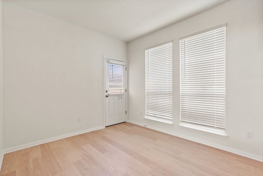 Spacious, unfurnished interior of a new home in Porter Country, Buda (Image 21).