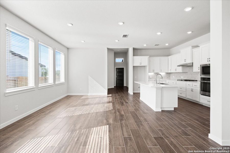 Spacious, unfurnished interior of a new home in Village at Three Oaks, Seguin (Image 15). Spacious, unfurnished interior of a new home in Village at Three Oaks, Seguin (Image 15).