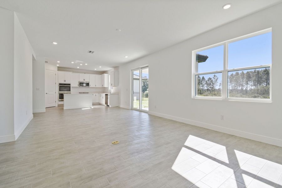 Representative unfurnished interior of a home built from the 50 ' - Saratoga by William Ryan Homes in Tamarack at Two Rivers, Zephyrhills (Image 50).