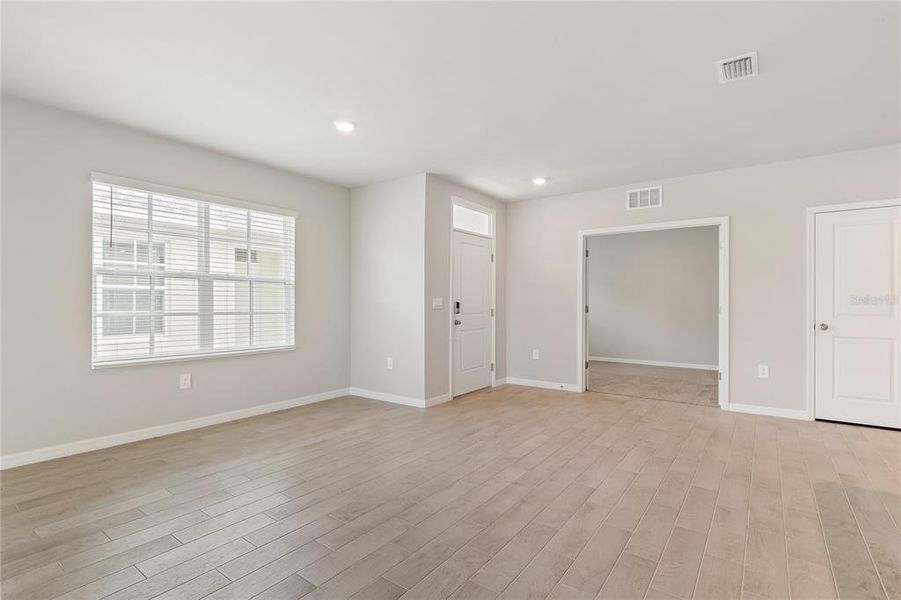 Spacious, unfurnished interior of a new home in Heritage Lake Park, Punta Gorda (Image 16). Spacious, unfurnished interior of a new home in Heritage Lake Park, Punta Gorda (Image 16).