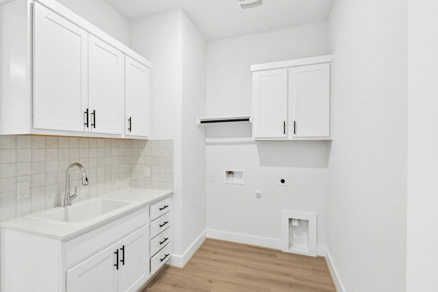 Furnished interior view inside a new home in Santa Rita Ranch, Liberty Hill (Image 12).