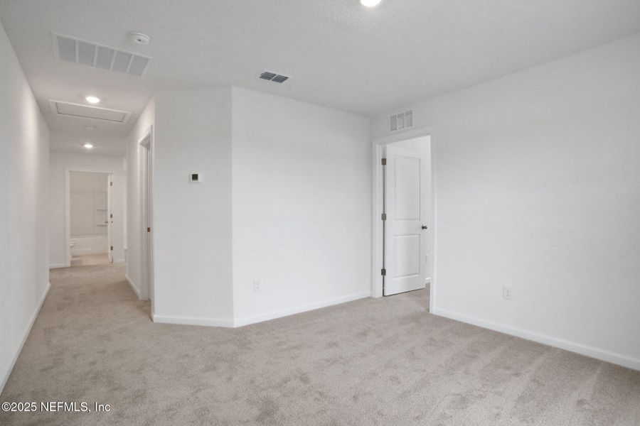 Spacious, unfurnished interior of a new home in Bellbrooke, Jacksonville (Image 40).