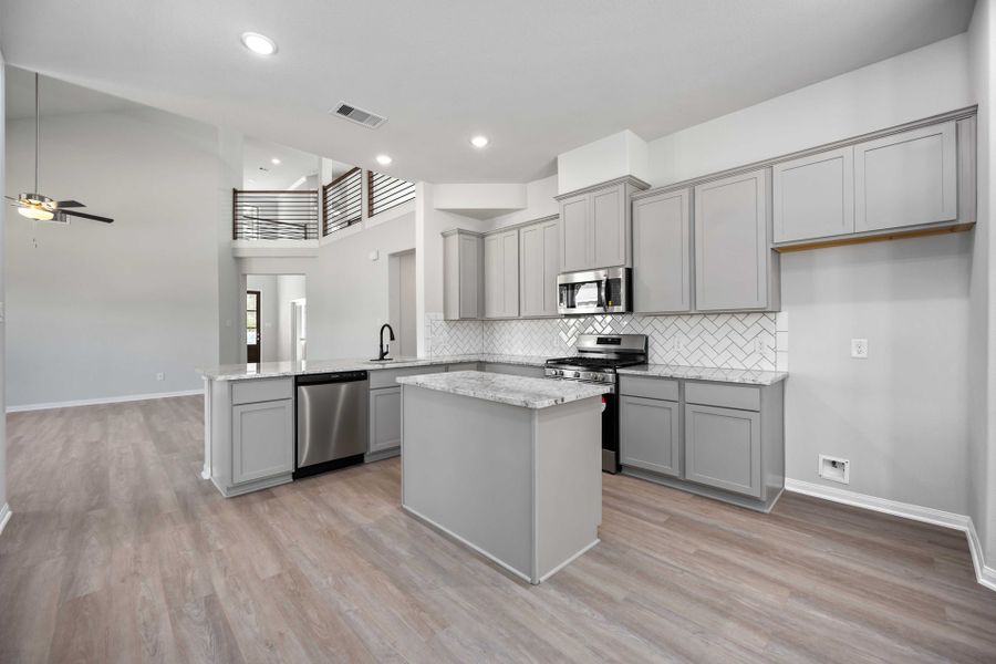 1563 Rd 66114 - Sequoia - Kitchen 1563 Rd 66114 - Sequoia - Kitchen