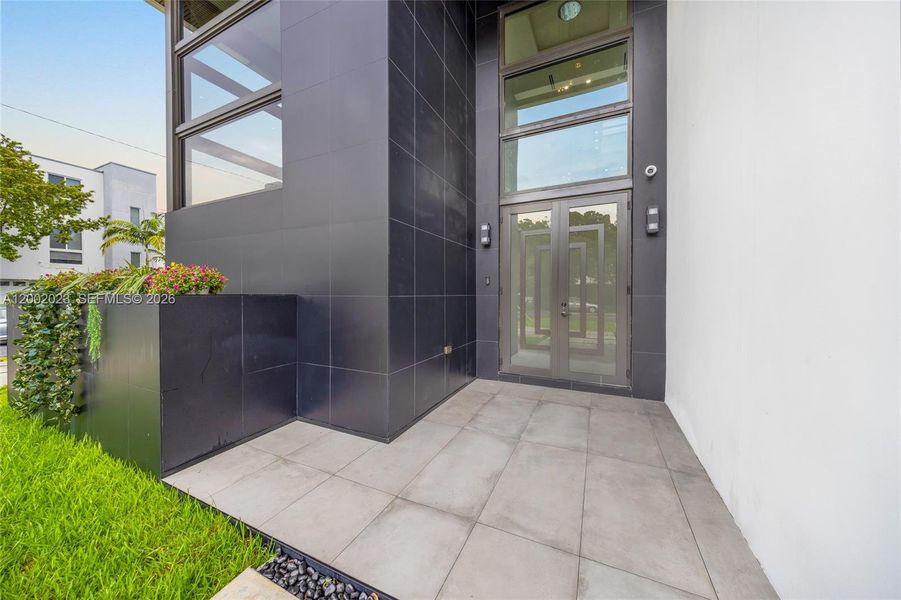 Exterior details and patio area of a home in , Fort Lauderdale (Image 30).