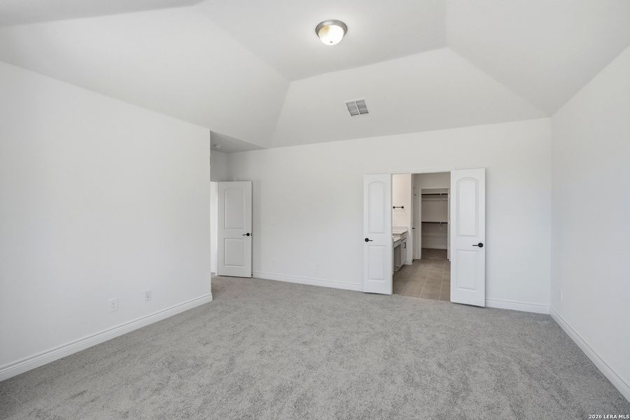Spacious, unfurnished interior of a new home in Bison Ridge, San Antonio (Image 26).