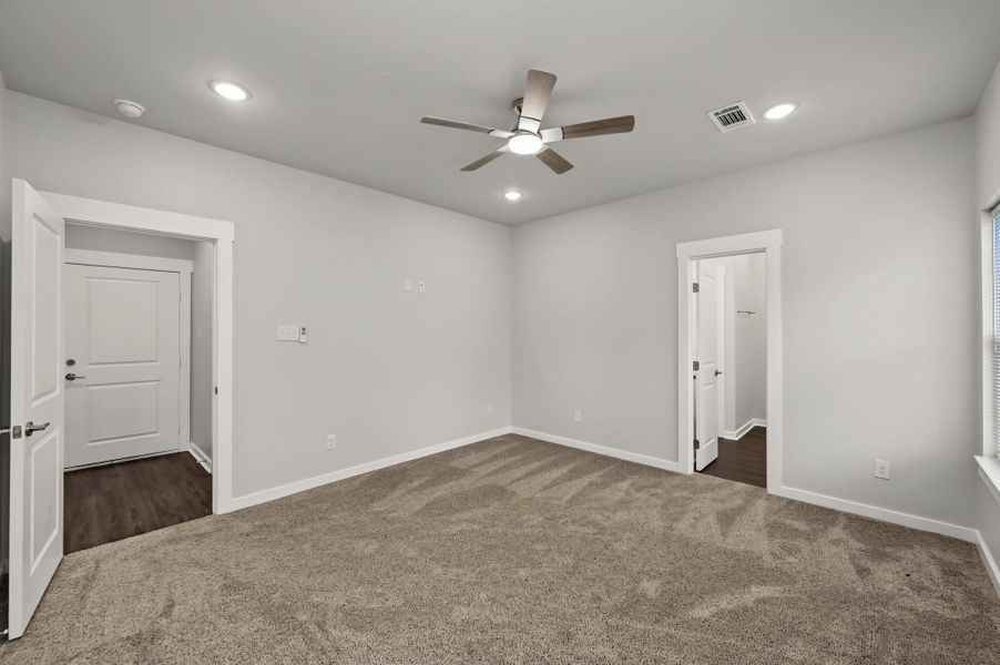 Spacious, unfurnished interior of a new home in , Conroe (Image 35). Spacious, unfurnished interior of a new home in , Conroe (Image 35).
