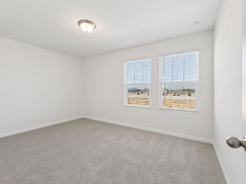 Spacious, unfurnished interior of a new home in The Reserve at Twin Lakes, St. Cloud (Image 11).